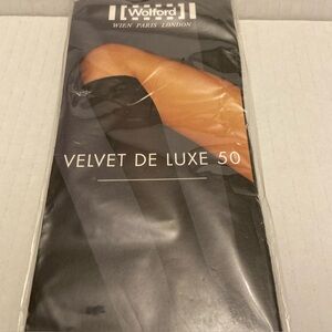 Wolford Size Small Velvet De Luxe 50 Knee Highs in Black.